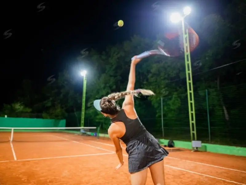 Cách chọn đèn LED cho sân tennis không lo bị chói